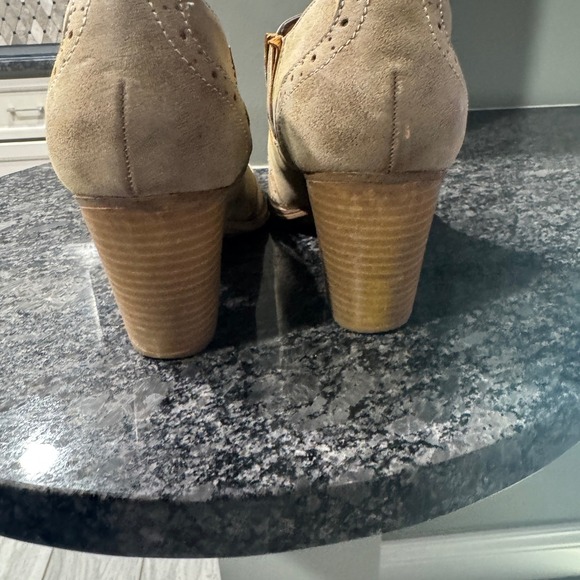 Eurosoft by Sofft Suede Leather Heeled Wingtip Ankle Booties, Women's Sz 11 - Picture 10 of 10